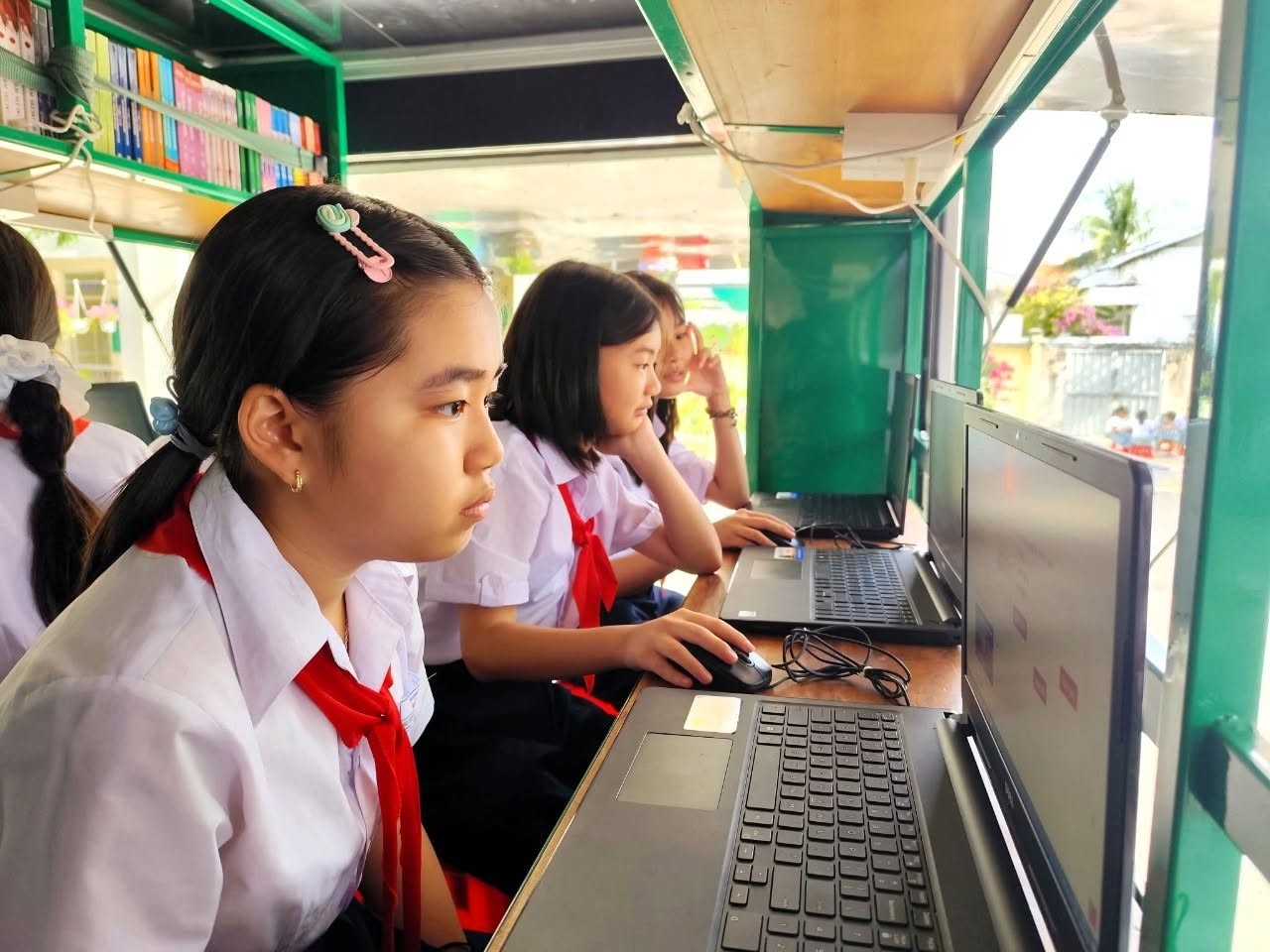 Từ “Người đọc” đến “Chủ thể đấu tranh tư tưởng”: Phát huy vai trò bạn đọc trong thư viện – “Mắt xích còn thiếu” trong lan tỏa thông tin tích cực và đấu tranh phản bác thông tin xấu độc trên không gian mạng hiện nay
