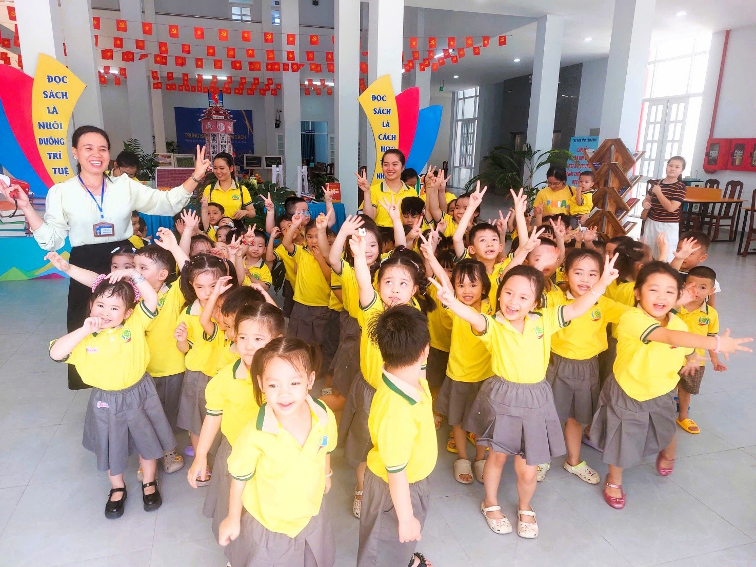 Trường mầm non Trúc Xanh tổ chức cho trẻ tham quan, trải nghiệm tại Thư viện tỉnh Lâm Đồng – cơ sở 2