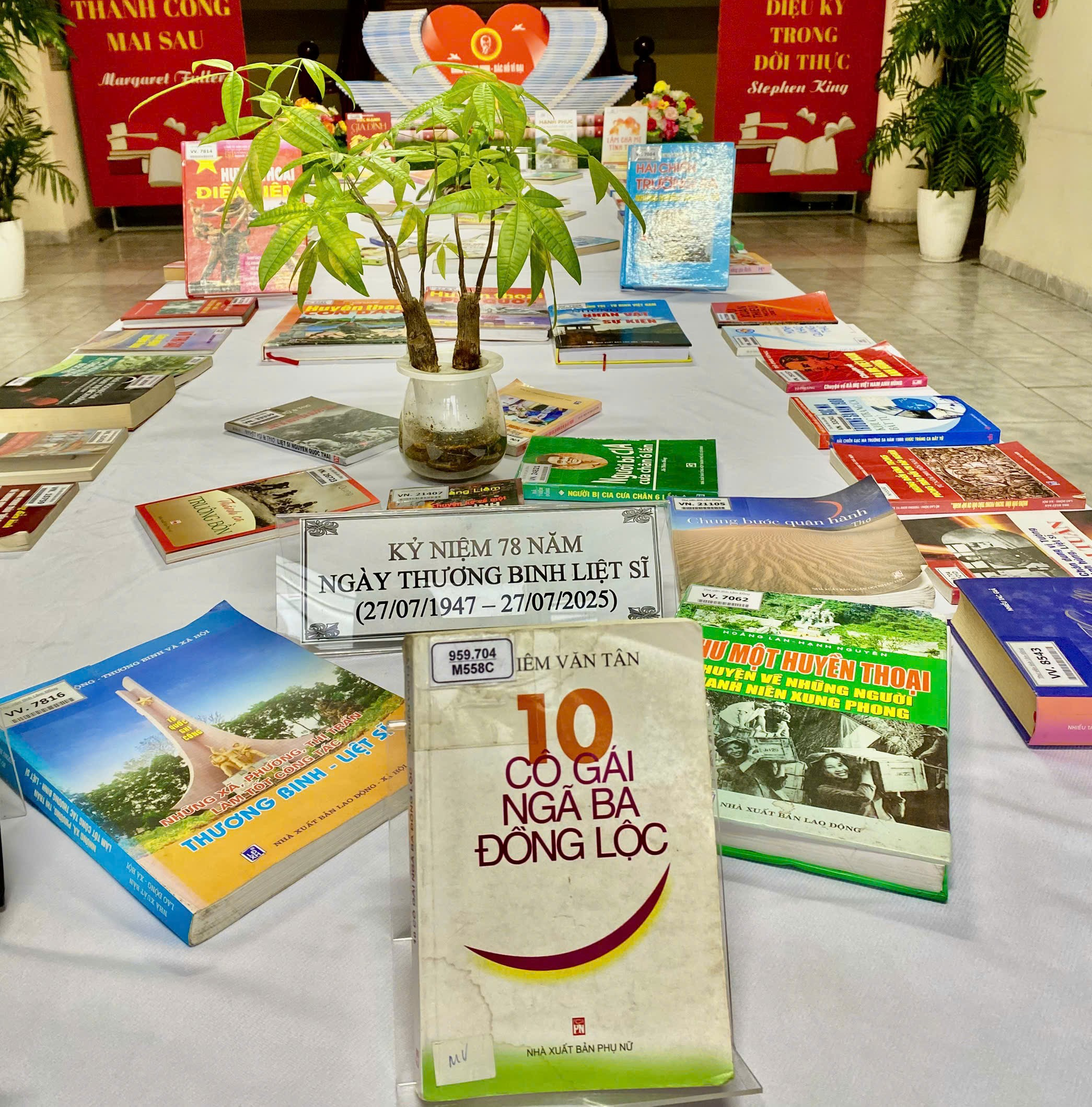 Giới thiệu tác phẩm “10 cô gái Ngã Ba Đồng Lộc” nhân Kỷ niệm 78 năm Ngày Thương binh Liệt sĩ (27/7/1947 - 27/7/2025)